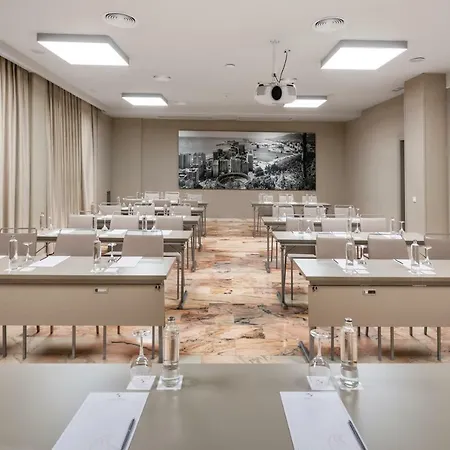 酒店 萨勒马拉加中央酒店 4*