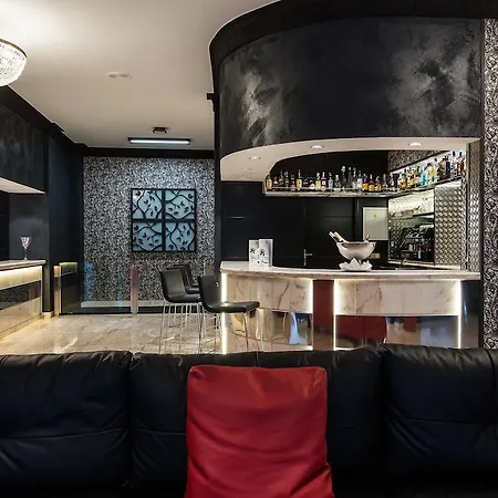 מלון Salles Centro 4*